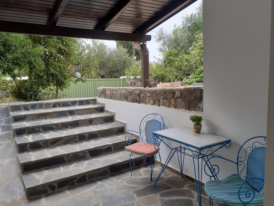A Modern Farmhouse With Big Garden Trápeza Exterior photo
