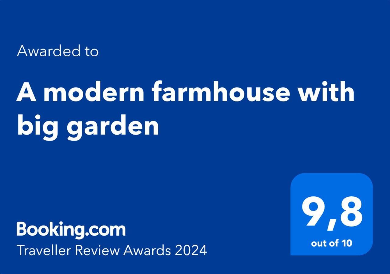 A Modern Farmhouse With Big Garden Trápeza Exterior photo